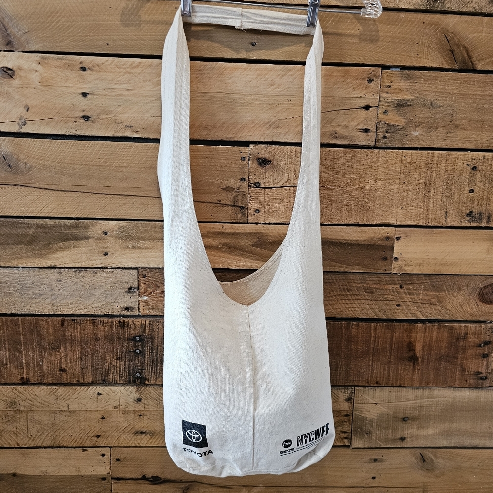 "New York City" Crossbody Natural Canvas Bag New York City Wine & Food Festival - Picture 5 of 16